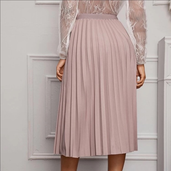 Pleated skirt - Picture 3 of 9